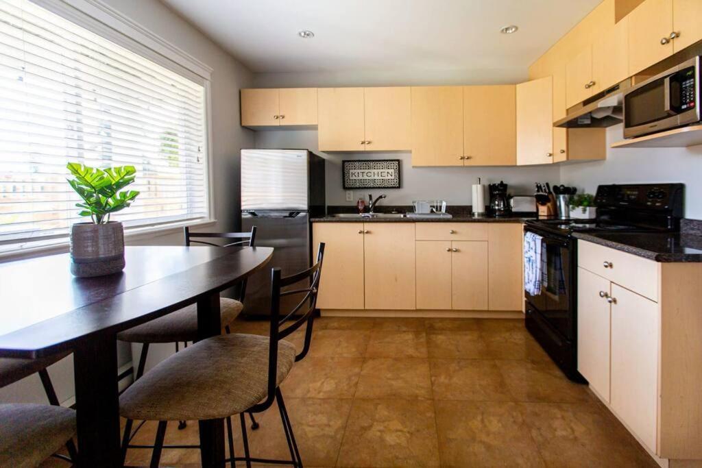 Beautiful & Cozy 1 Bedroom 1 Bath In The Westshore 빅토리아 외부 사진