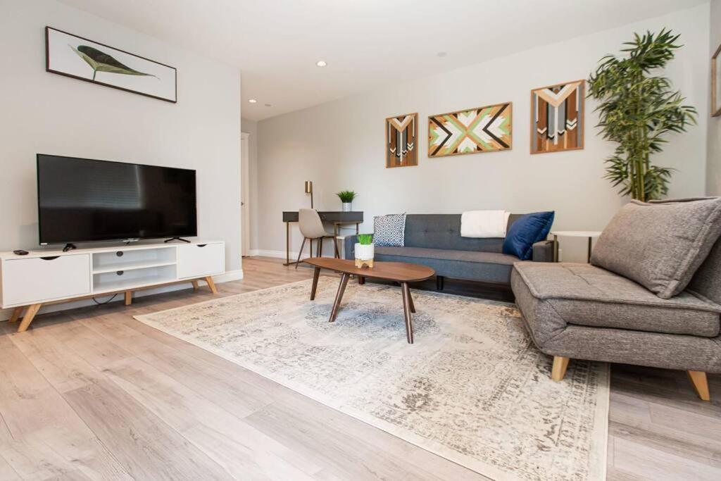 Beautiful & Cozy 1 Bedroom 1 Bath In The Westshore 빅토리아 외부 사진